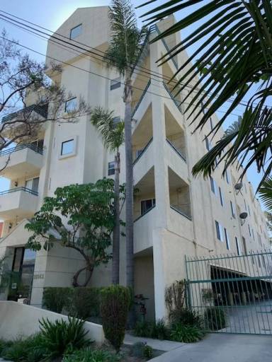 Main picture of 10142 National Blvd