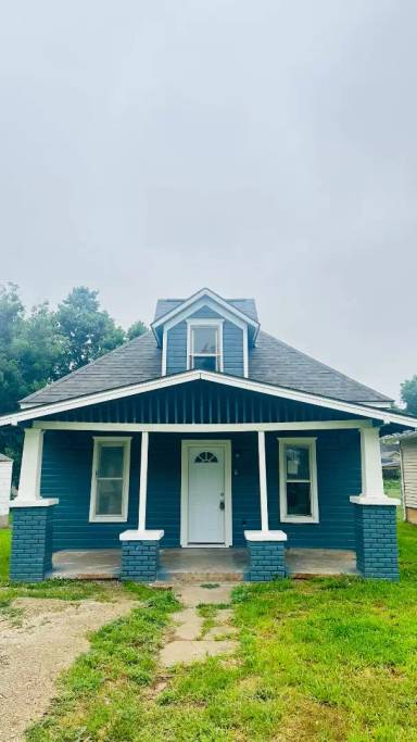 Main picture of 630 Ivanhoe St
