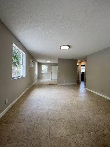 Main picture of 429 NE 1st Ave