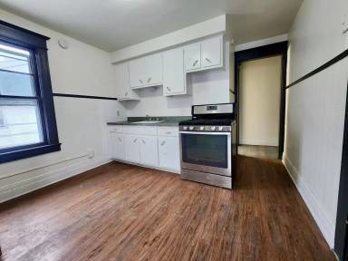 Main picture of 438 Emerson St