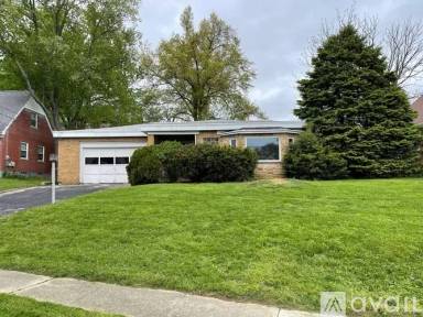 Main picture of 5568 Raceview Ave