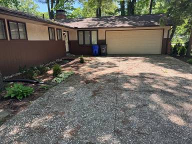 Main picture of 3134 Herrick Rd