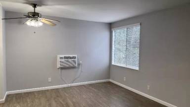 Main picture of 7044 Hawthorn Ave