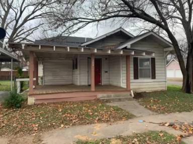 Main picture of 302 1/2 S Wood St