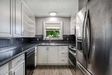 Main picture of 8642 Sunset Dr