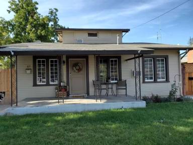 Main picture of 849 W Cambridge Ave