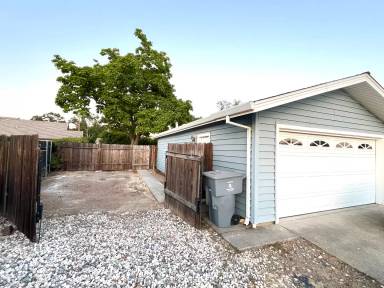 Main picture of 4825 Racetrack Cir