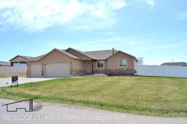 Main picture of 1035 W 7950 S