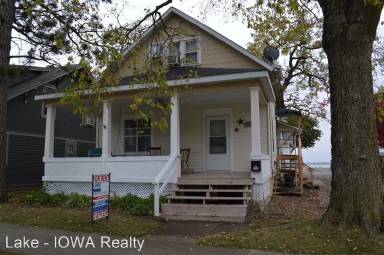 Main picture of 207 1/2 N Shore Dr