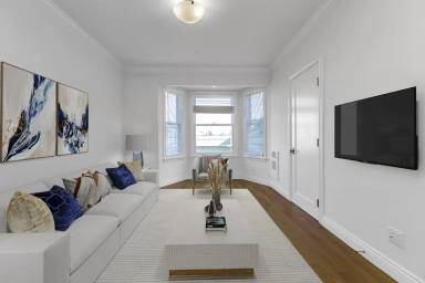 Main picture of 1015 Pierce