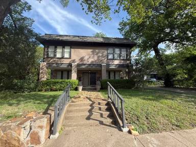 Main picture of 5803 Tremont St