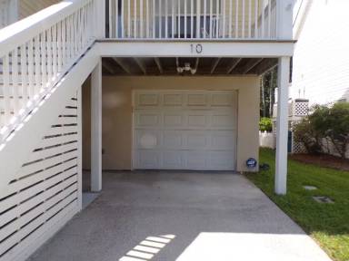 Main picture of 10 Cobblestone Ct
