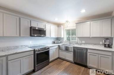 Main picture of Woodside Village Condominium