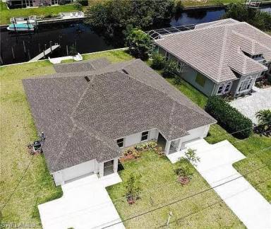 Main picture of 723 SW 40th Ter