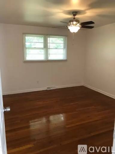 Main picture of 110 S Marion Ave