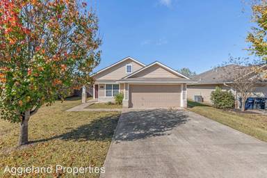 Main picture of 908 Crested Point Dr