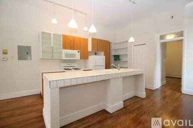 Main picture of 200 Warren St