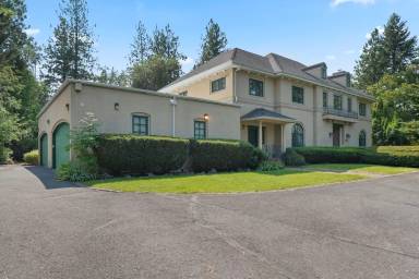 Main picture of 2024 E Southeast Blvd