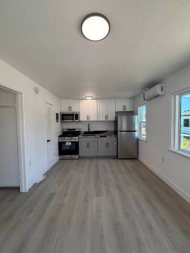 Main picture of 1512 W 5th St