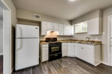 Main picture of 202 E Kingsley Rd