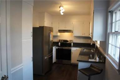 Main picture of 126 Charlestowne Cir