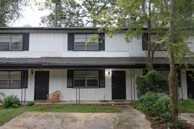 Main picture of 2437 Ramblewood Ct