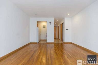 Main picture of 370 W 30th St Apartments