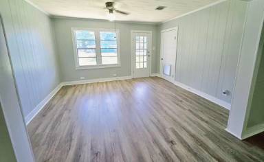 Main picture of 215 N Landry Dr