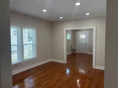 Main picture of 184 E Tompkins St