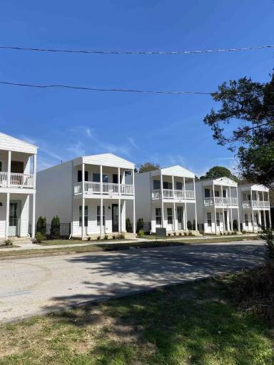 Main picture of 1041 S Hollywood Ave