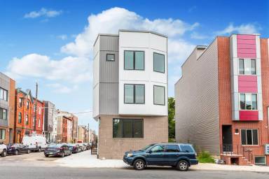 Main picture of 621 Cecil B. Moore Avenue