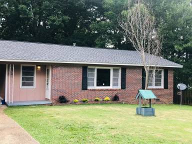 Main picture of 2304 Stone St