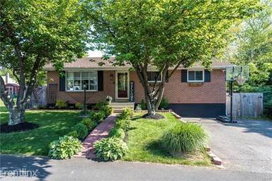 Main picture of 1611 Cardinal Dr