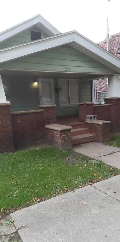 Main picture of 211 Gibbons St