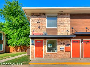 Main picture of 900 NW 24th St