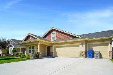 Main picture of 3042 N Greengate Way