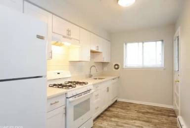 Main picture of 933 Waukegan Rd