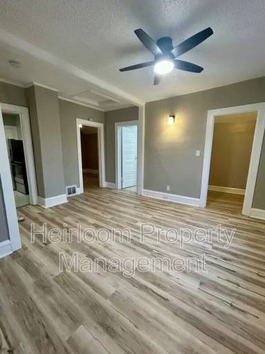 Main picture of 906 N 6th Ave E