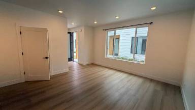 Main picture of 9424 N Oswego Ave