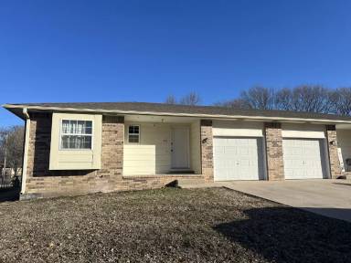 Main picture of 300 E Wood St