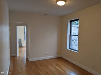 Main picture of 201 W 11th St
