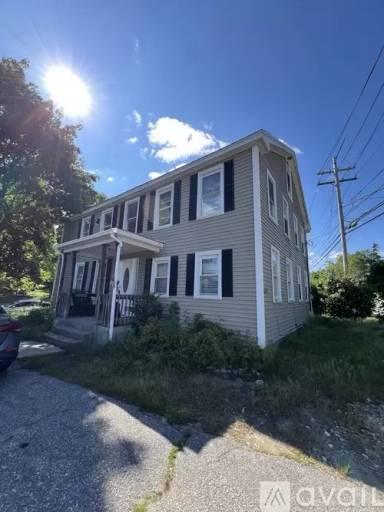 Main picture of 689 Main St