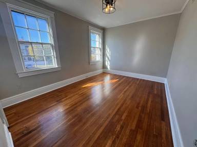 Main picture of 1100 Main St