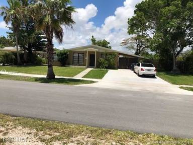 Main picture of 19810 Holiday Rd