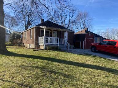 Main picture of 1237 E Pleasant Run Parkway South Dr