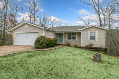 Main picture of 32 Kendal Dr