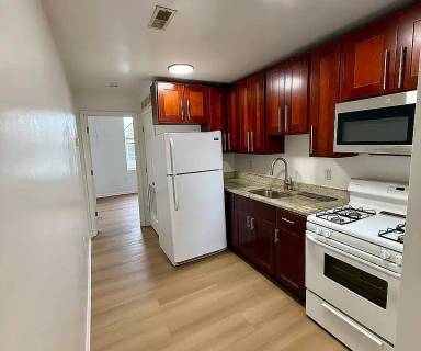 Main picture of 3227 Turner St