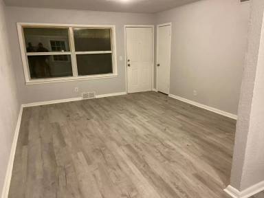 Main picture of 626 E 47th Pl N