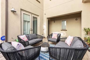 Main picture of 6705 Elegante Way