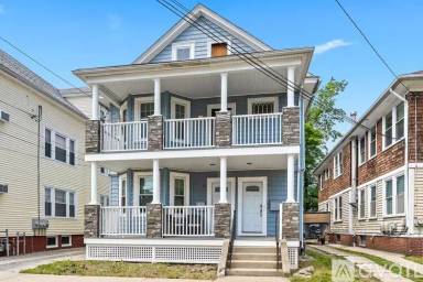 Main picture of 76 Pembroke Ave